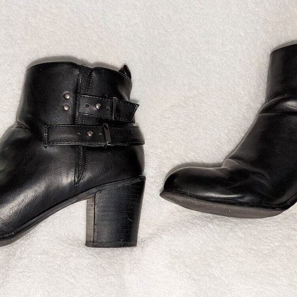 Torrid 9W Ankle Bootie Black Faux Leather Buckle Straps 3" Chunky Heel - Picture 2 of 15